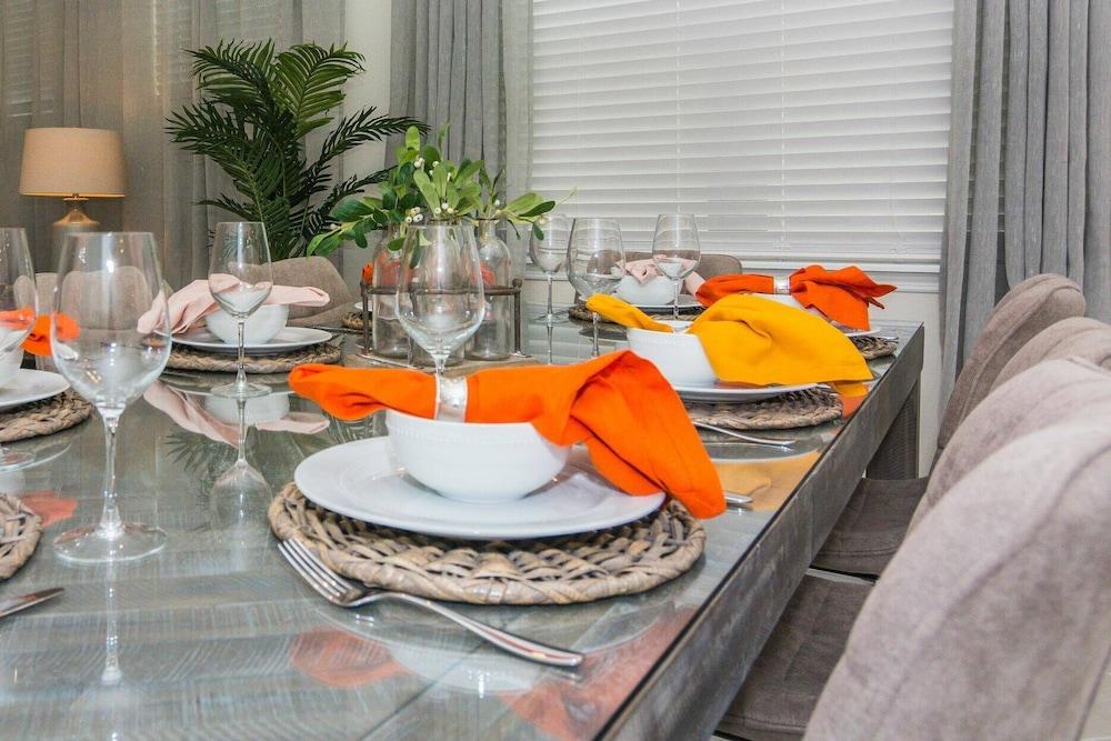 Fabulous Single Home w/ Pool at Solterra Resort