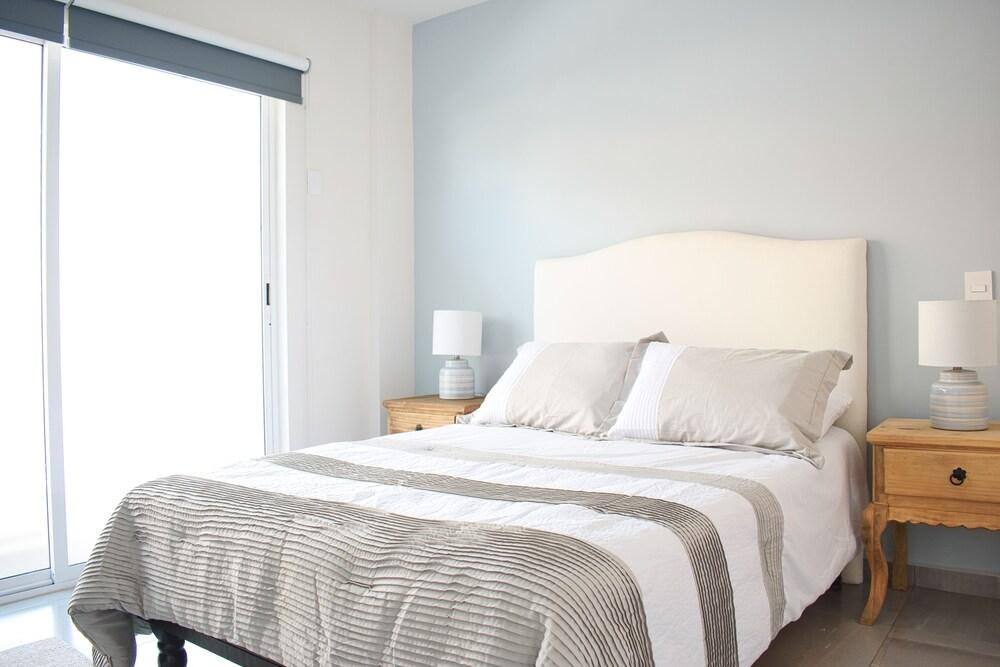 Apartment on the Beach - H-2