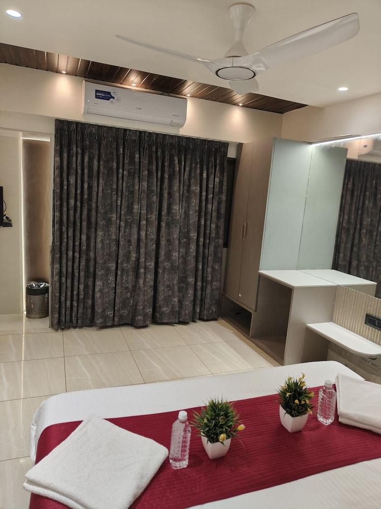 Hotel Shirdi Park Inn 80 Meters From Sai Samadhi Temple