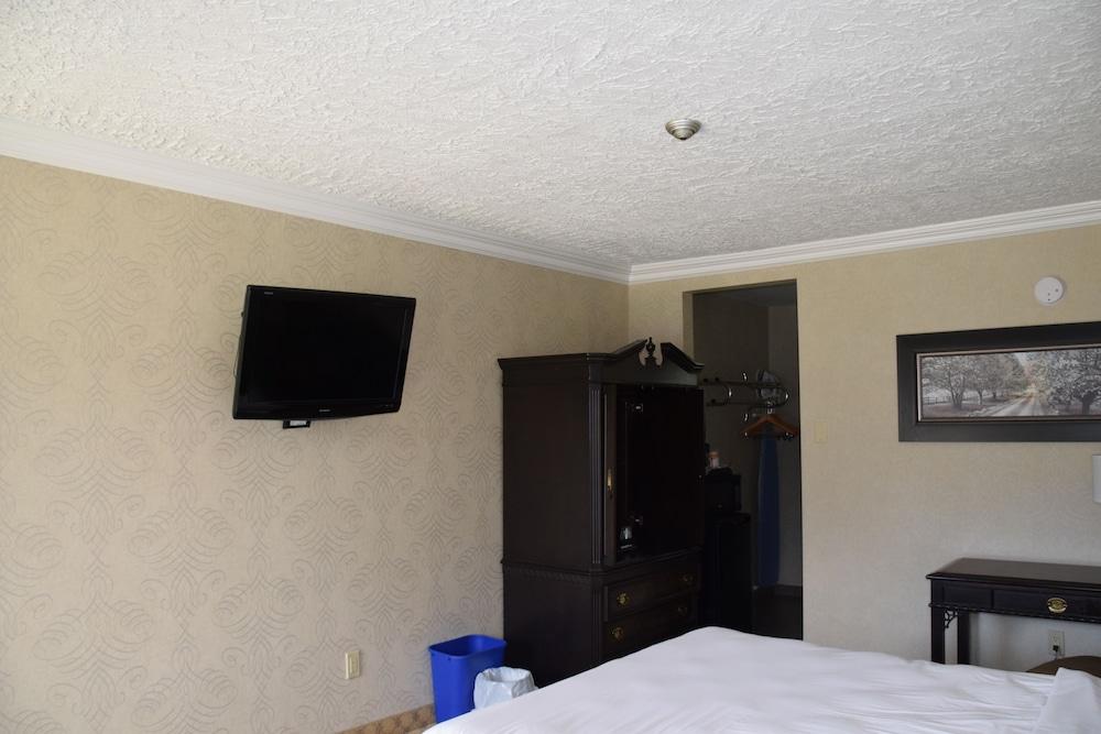 Festival Courtyard Inn