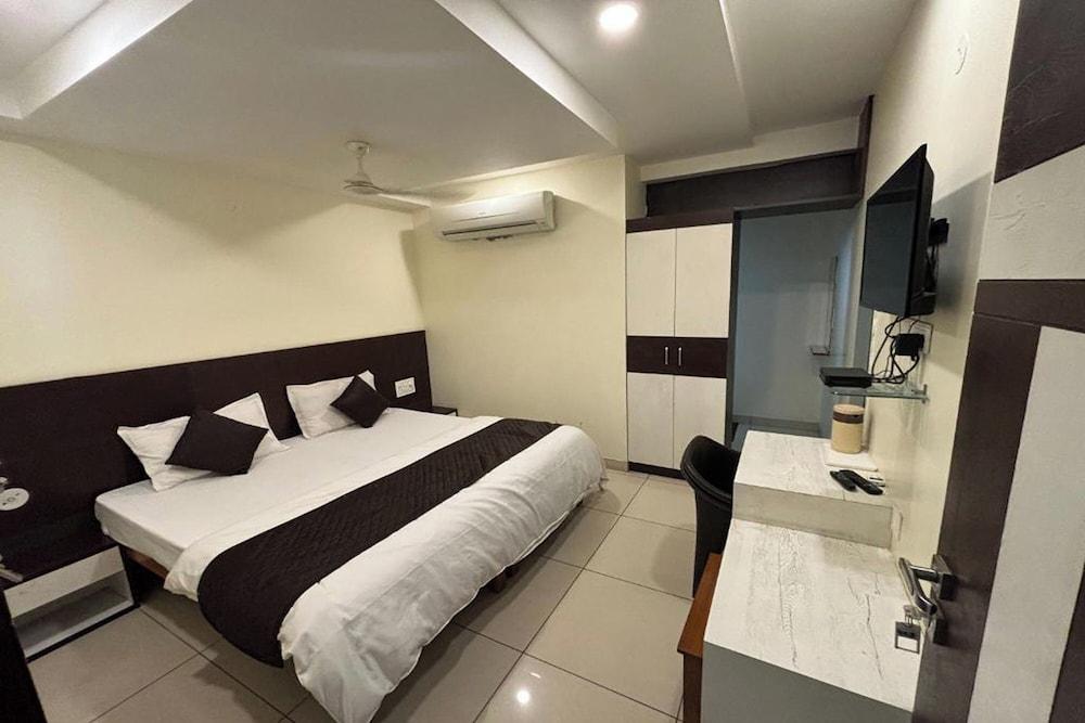 Hotel Rashika Palace