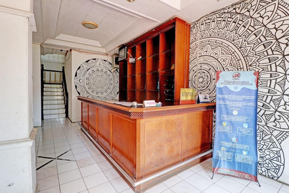 OYO 2452 Hotel Metro