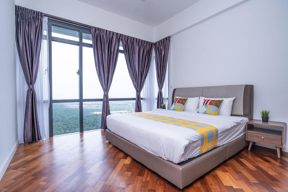 OYO Home 89725 Beautiful 3br Grand Medini