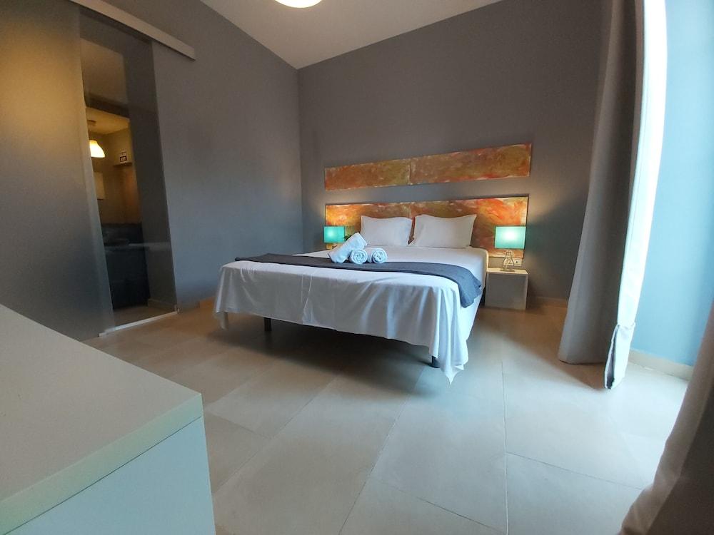 Del Parque Flats Central