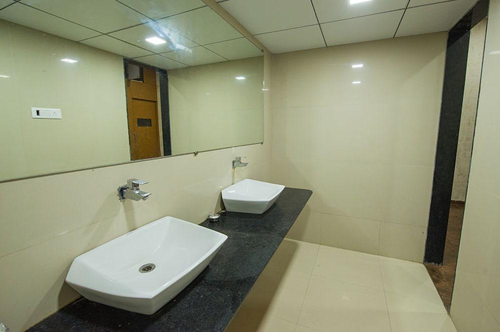 Budget Inn Service Apartments - Tiger Plaza