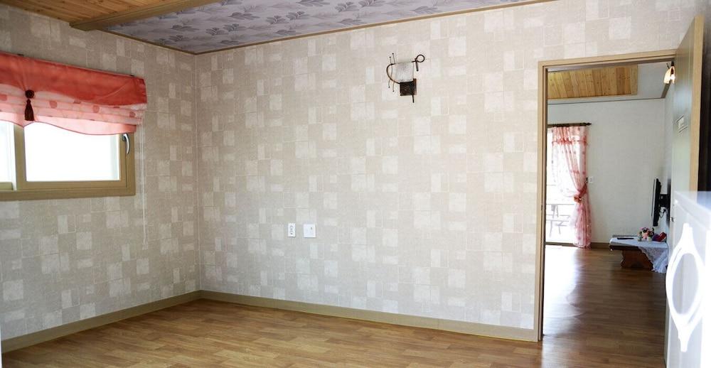 Jirisan 1 Night 2 Days Pension