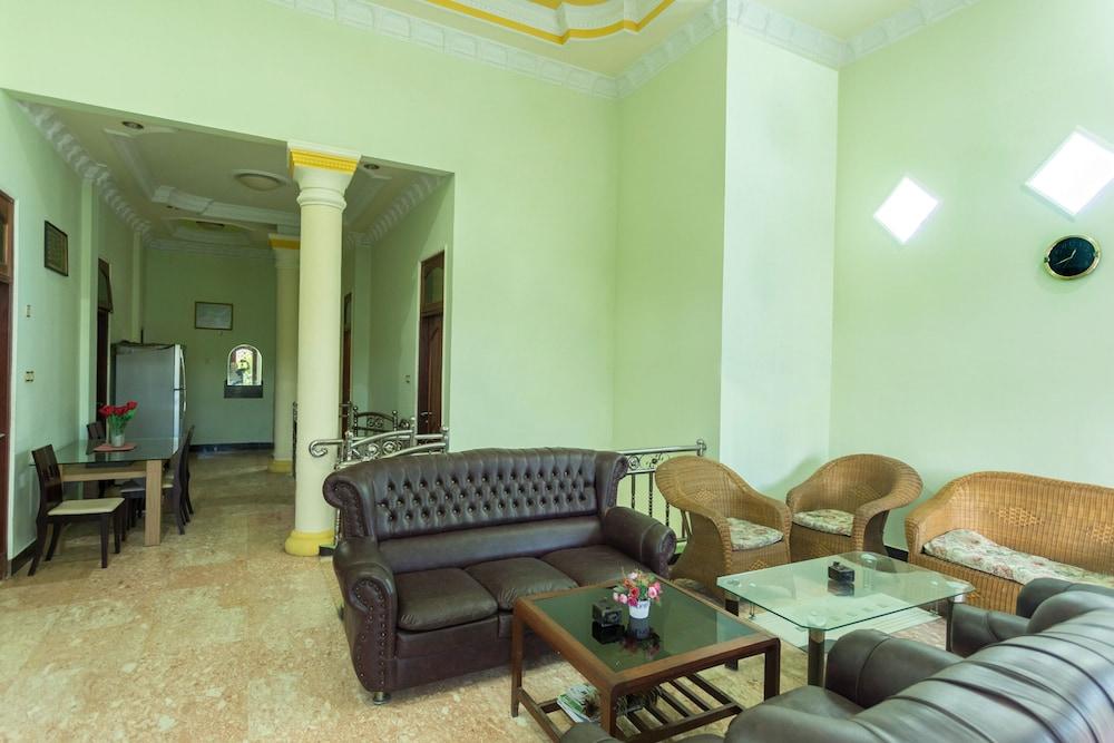 OYO 2848 Senaz Guesthouse