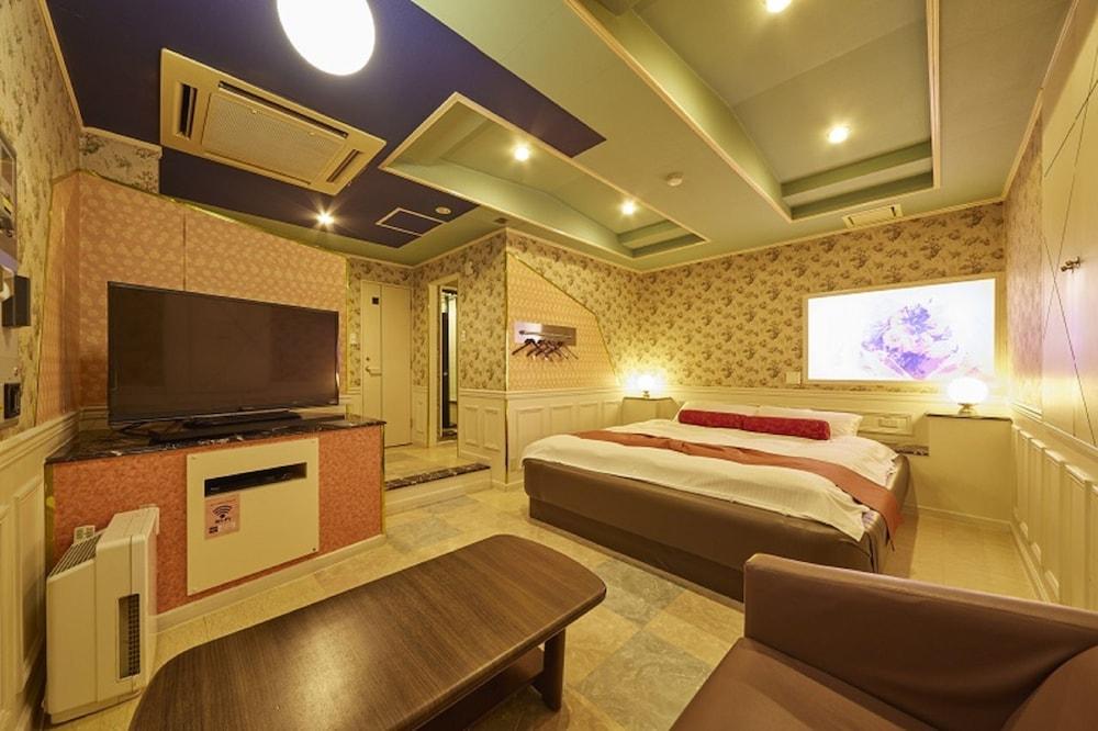 Nagano Coco Club - Adults Only