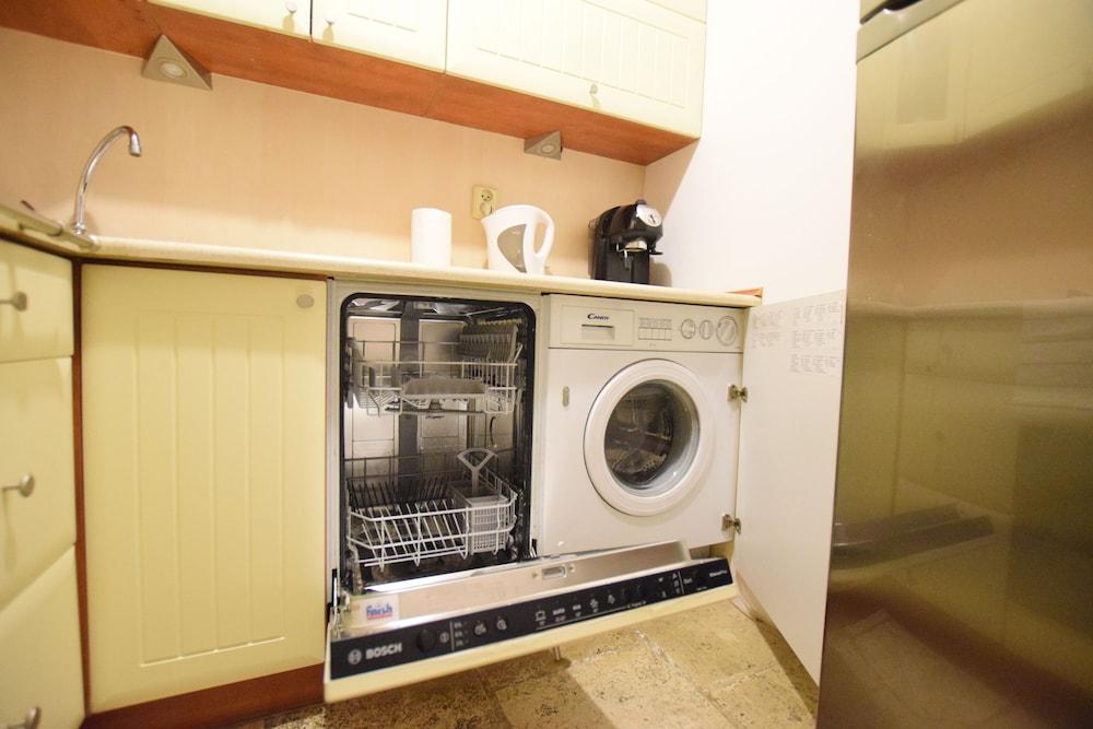 Elegant Apartment Universitas