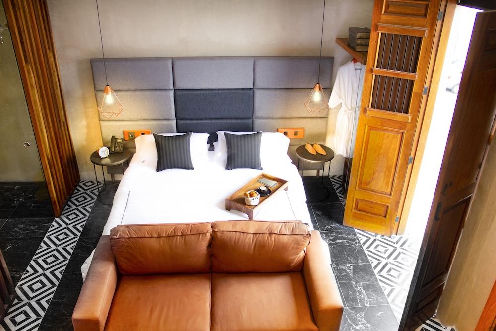 Diez Diez Collection