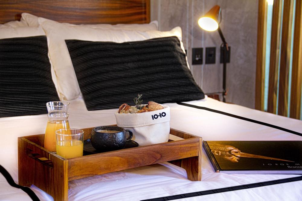 Diez Diez Collection