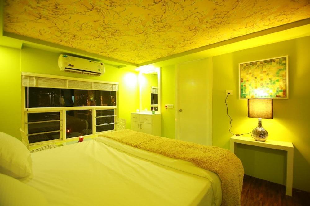 Premium Luxury Houseboat