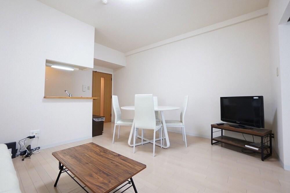 IK Minami6Jo Residence 1003