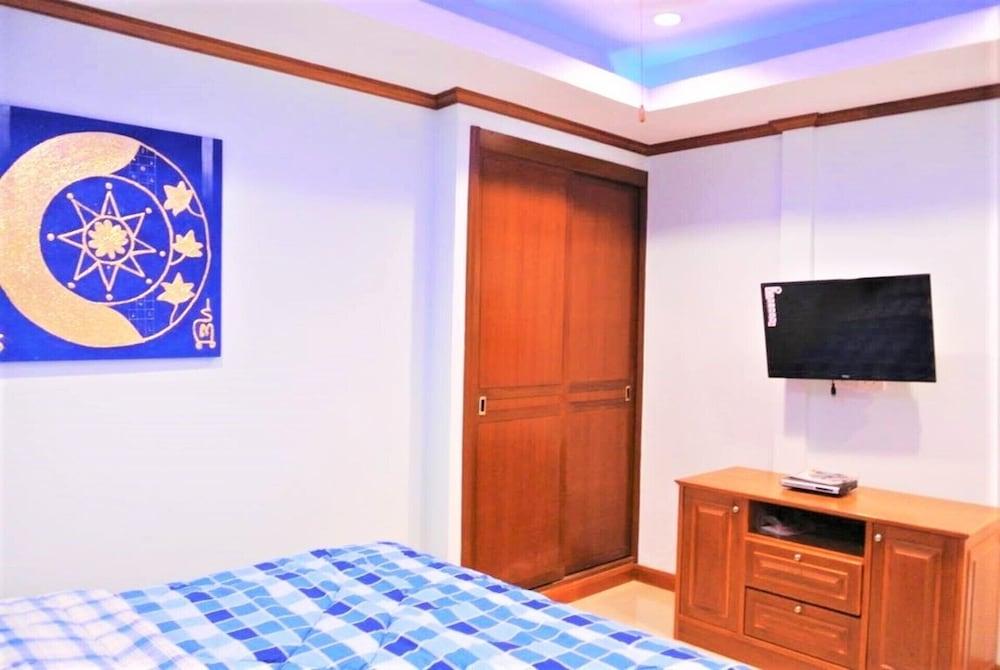 2 bed Condo Baan Suan Lalana