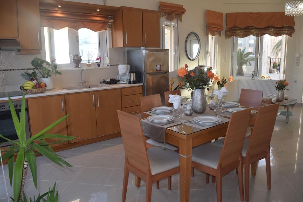 Zoi's Holidays Apartment