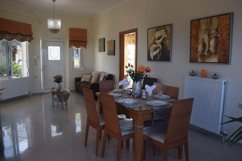 Zoi's Holidays Apartment