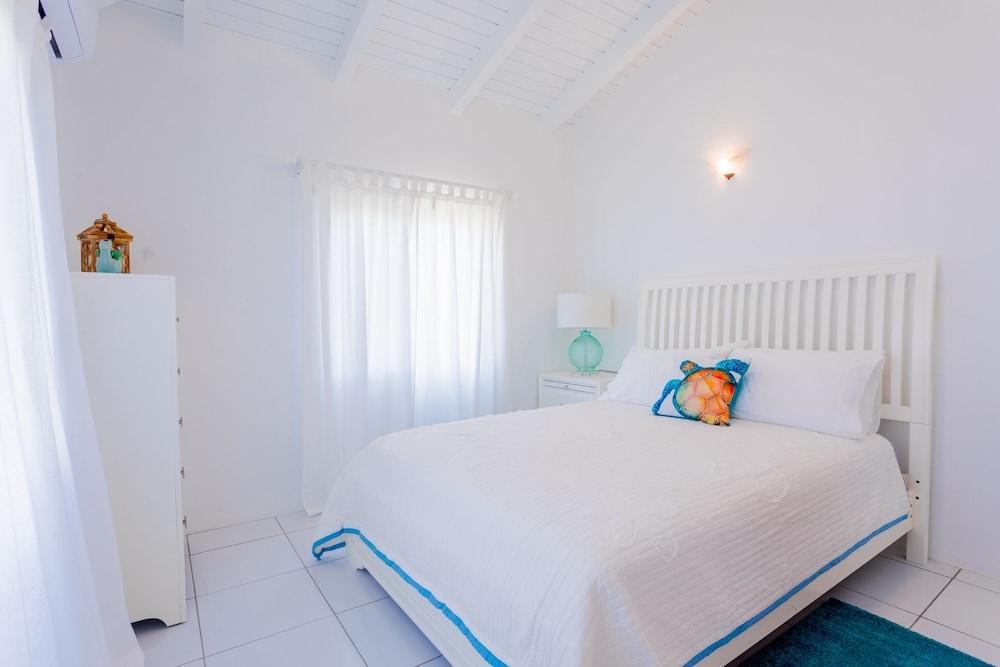 Coralito Bay Suites & Villas