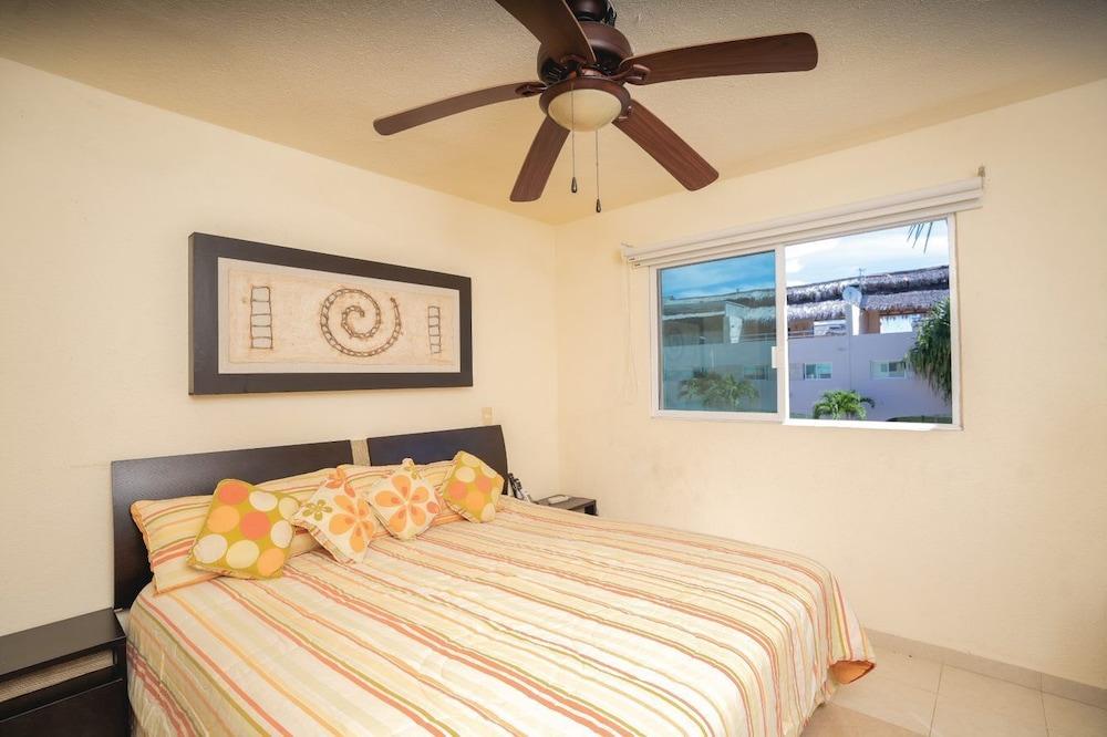 JUUB Luxury 3 Bedroom House at Playa diamante