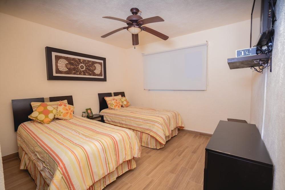 JUUB Luxury 3 Bedroom House at Playa diamante