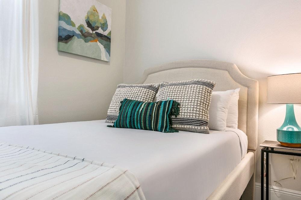 Hosteeva 3BR Steps to St. Charles Ave