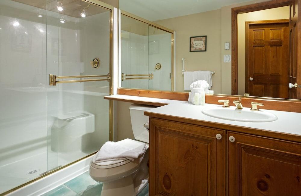 Blackcomb Greens by Whistler Premier