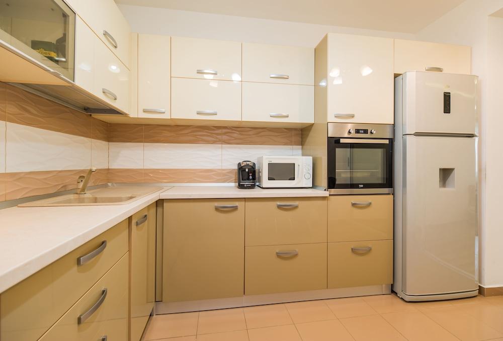 Relax Apartment Coresi Mall