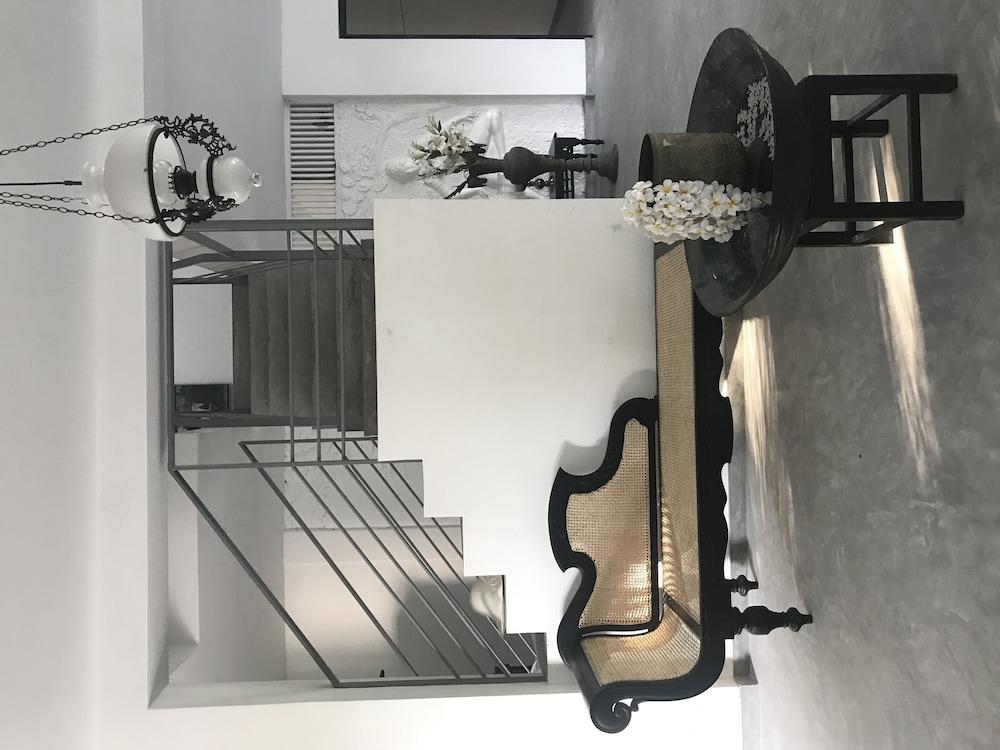 TROPICAL HOUSE Jungleside Villa