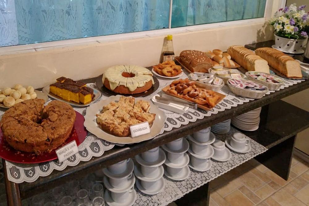 OYO Costa Serena Hotel