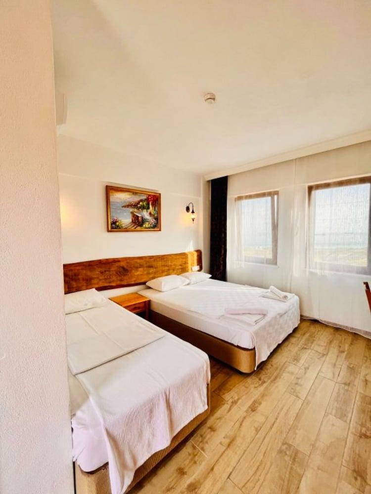 Sukha Inn Otel & Beach