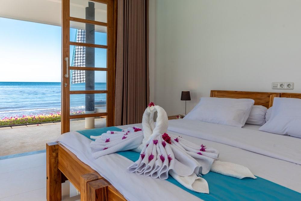 Villa Lovina Beach 1