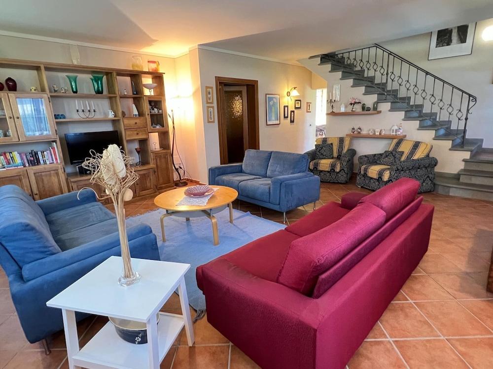 Villa in Tuscany With Private Pool & Views