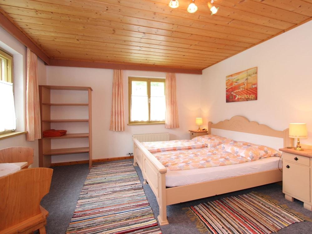 Cosy Apartment in Neukirchen near Krimmler Waterfalls
