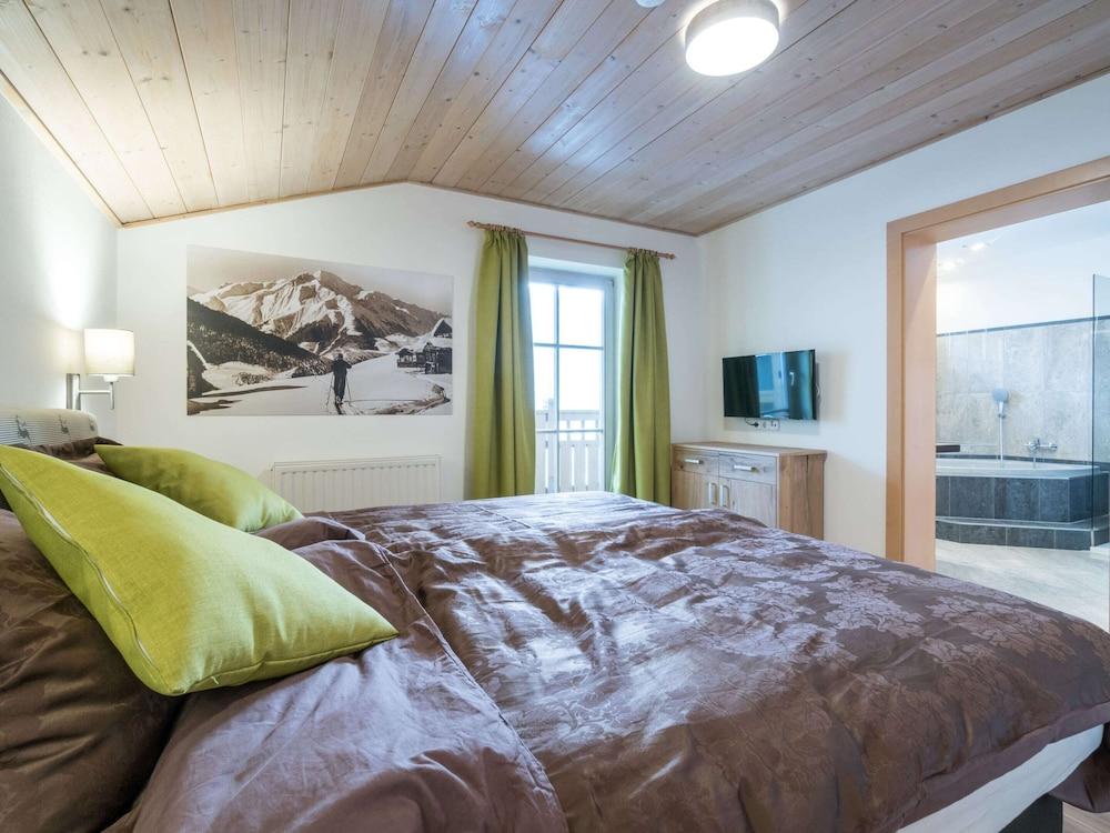 Tasteful Holiday Home in Hollersbach im Pinzgau With Garden