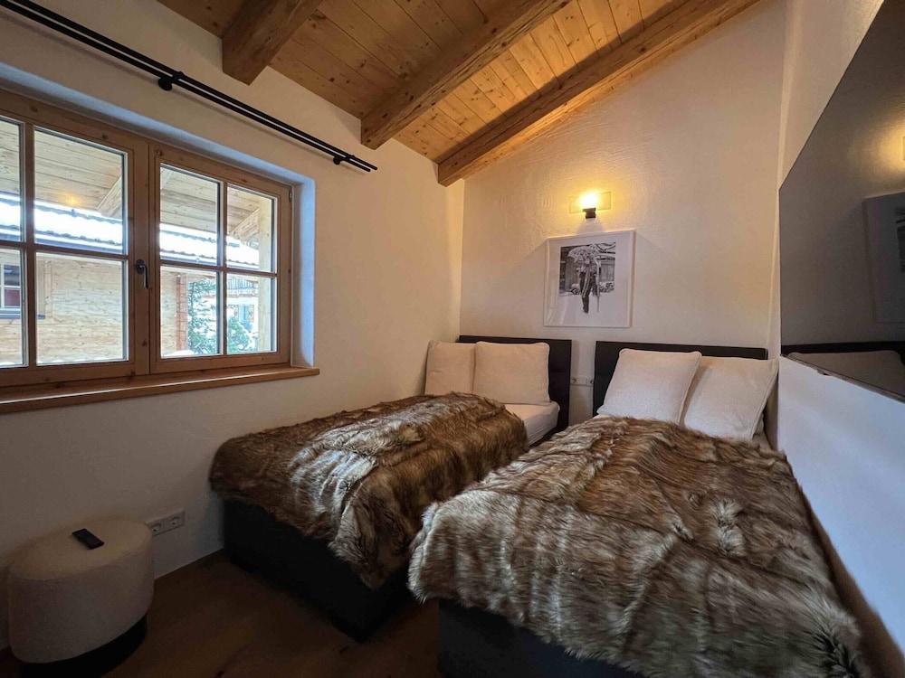 Premium Chalet With Sauna on a Sunny Slope