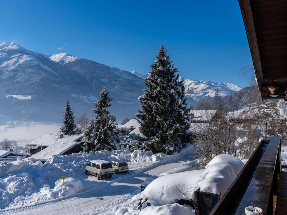 Spacious Chalet in Niedernsill near Skiing