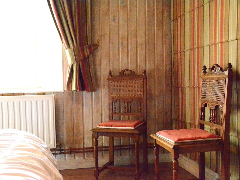 Holiday Home in Viroinval With Sauna