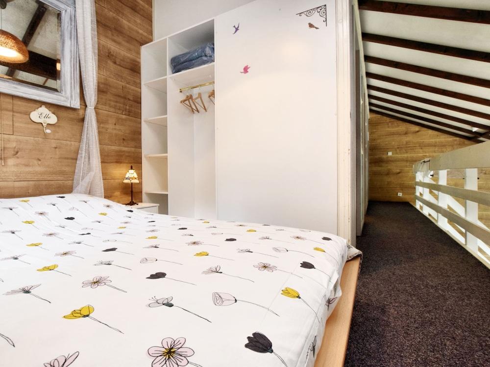 Bungalow With View Near Coo