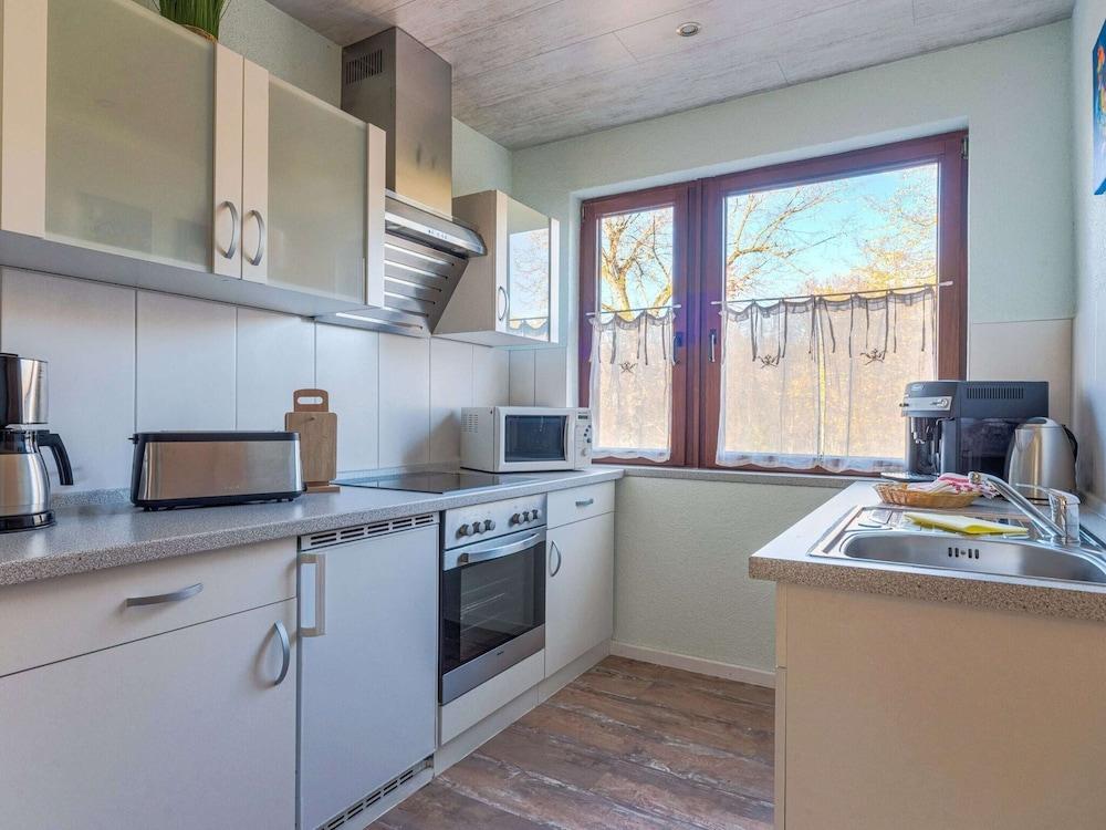 Spacious Apartment near Lake in Guntersberge