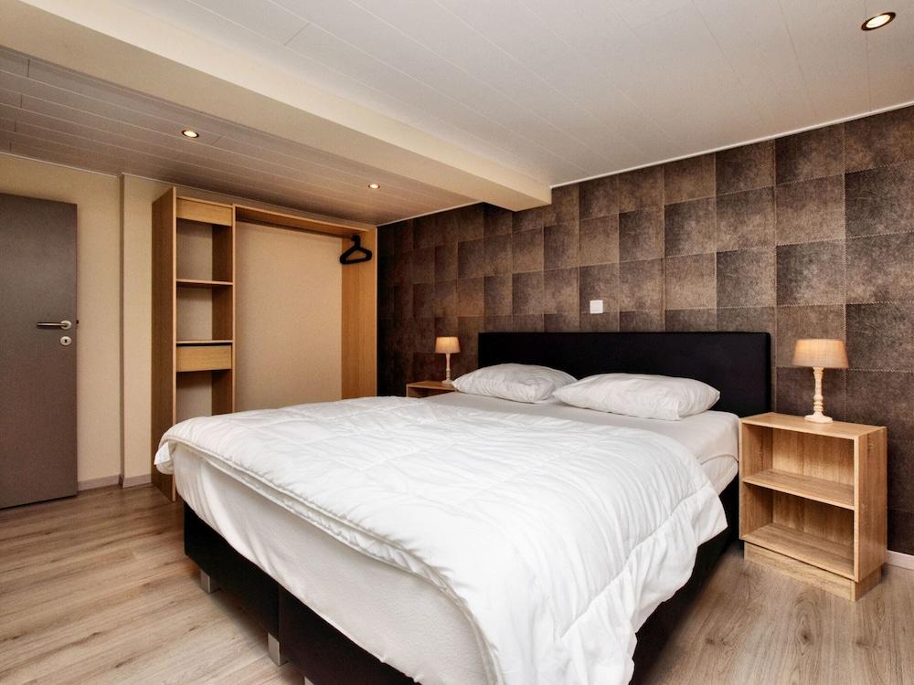 Modern Family Home With Wellness