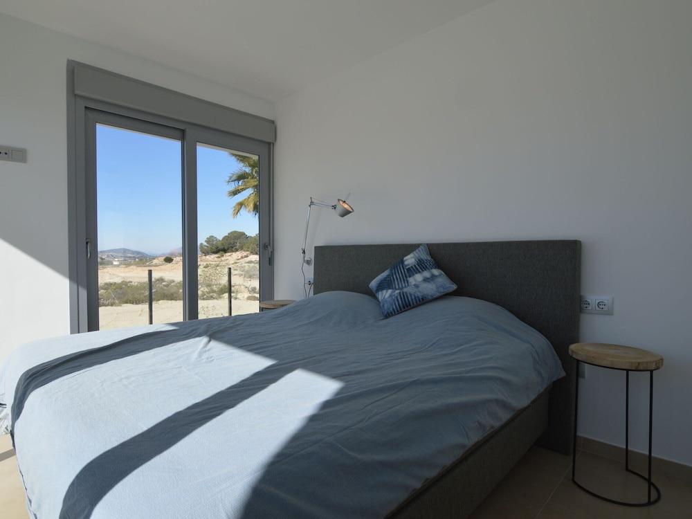 Sunny Villa With Fenced Garden