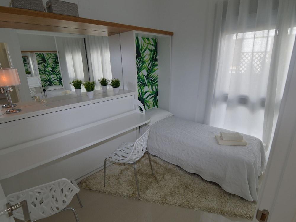 Villa With Garden & Roof Deck