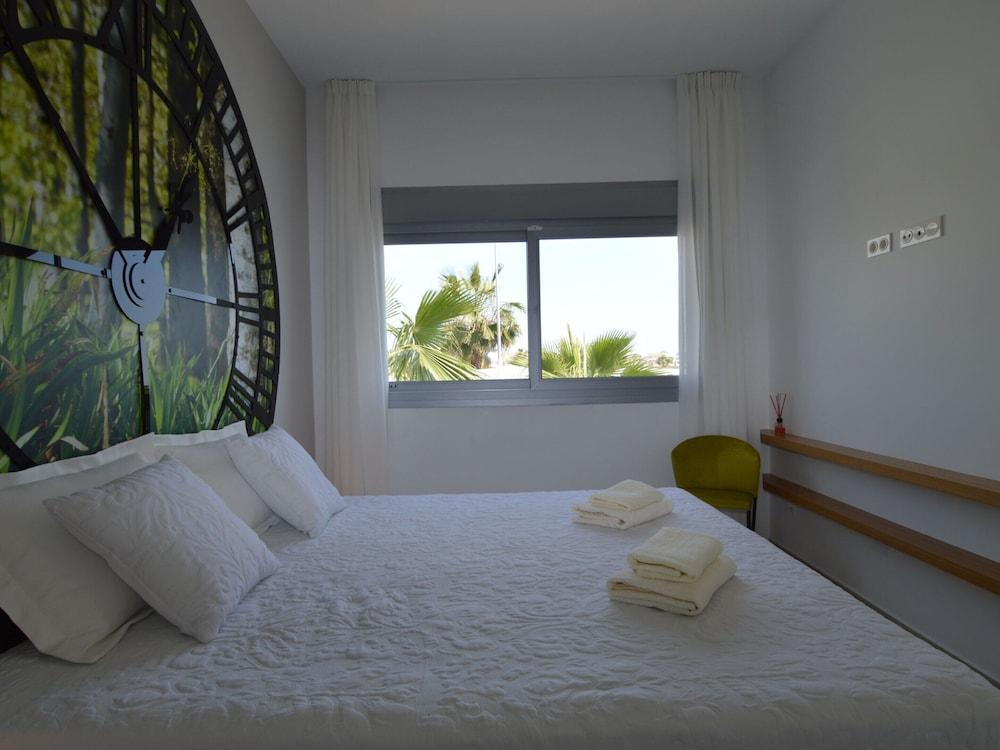 Villa With Garden & Roof Deck