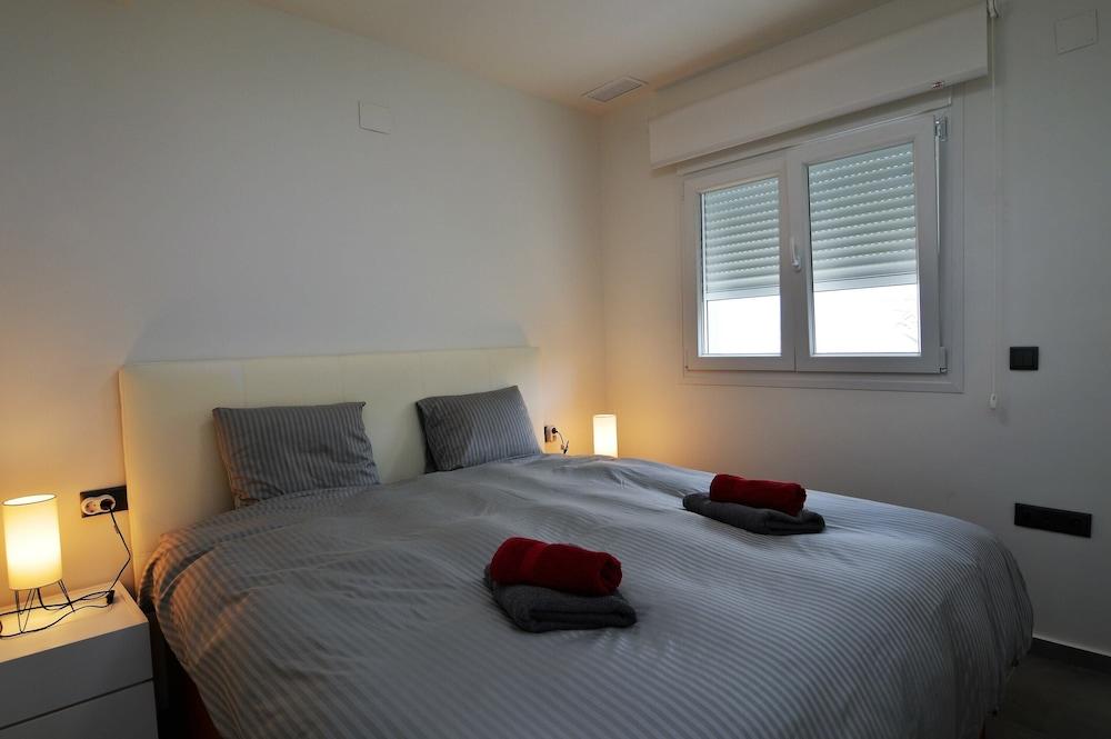 Rojales Stay With Garden