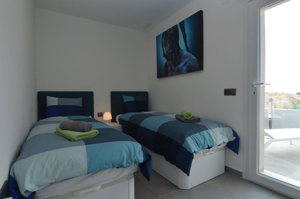 Rojales Stay With Garden