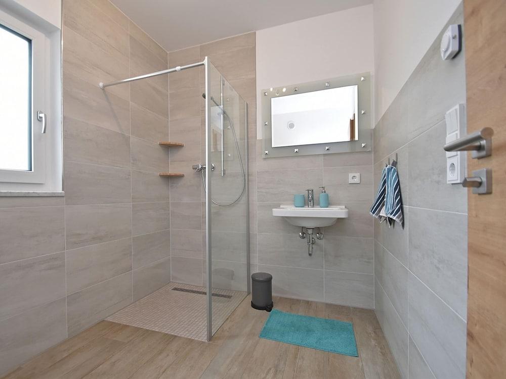 Holiday Home with Garden & Terrace in Bodenwöhr near Hammersee