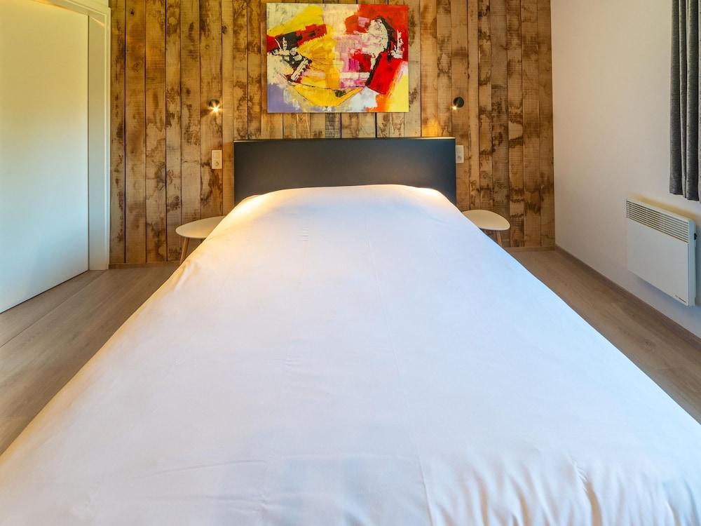 Lush Chalet Near Lake of Butgenbach