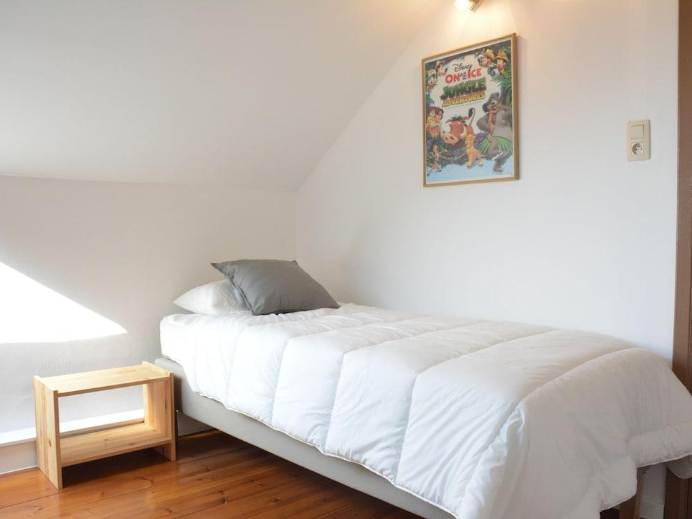 Family Retreat, Forested Anhee