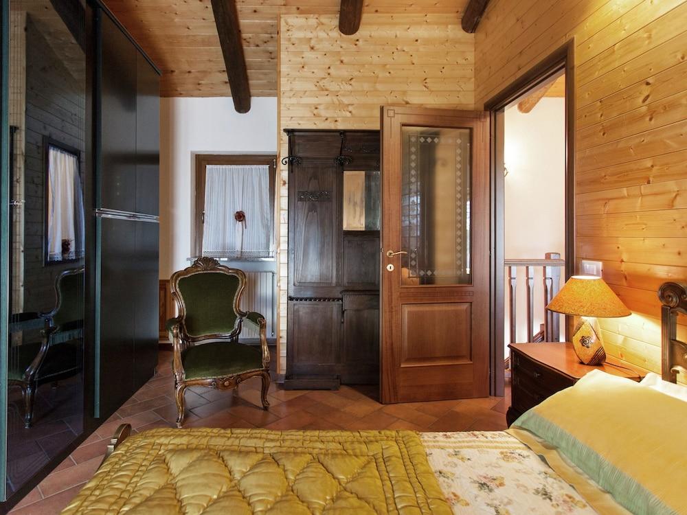 Apartment in Netro With Balcony and Views