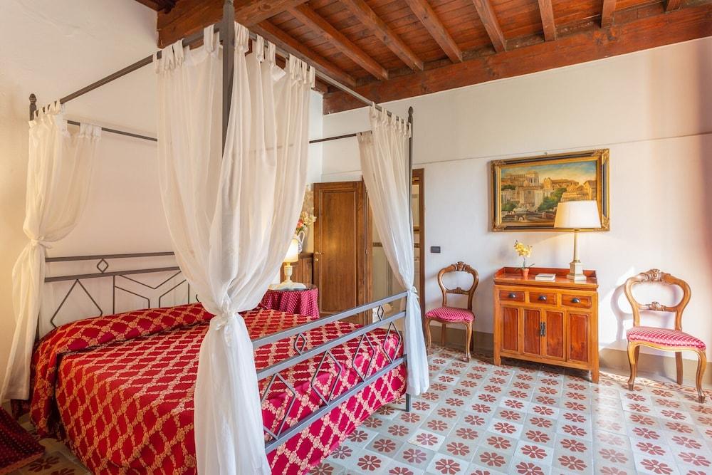 Villa in Mugello Hills With Private Pool