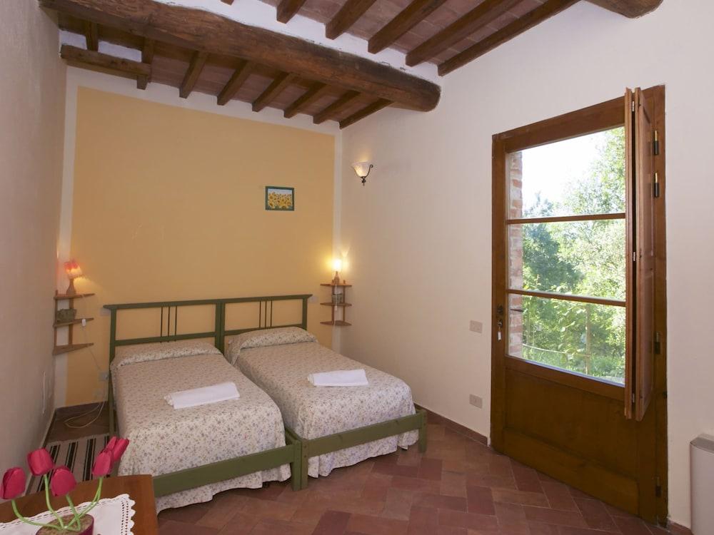 Tuscan Hilltop Farm Stay